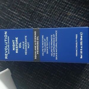New makeup revolution night restore‎ oil